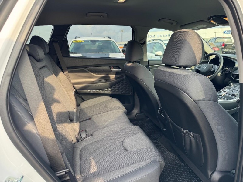 Hyundai Santa Fe Vehicle Image 10