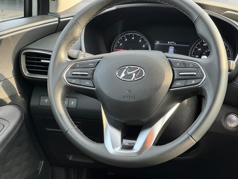 Hyundai Santa Fe Vehicle Image 12
