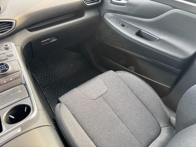 Hyundai Santa Fe Vehicle Image 15