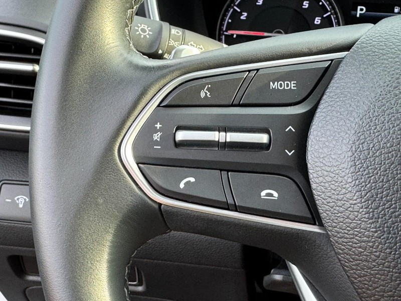 Hyundai Santa Fe Vehicle Image 17