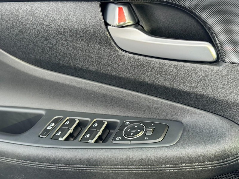 Hyundai Santa Fe Vehicle Image 23