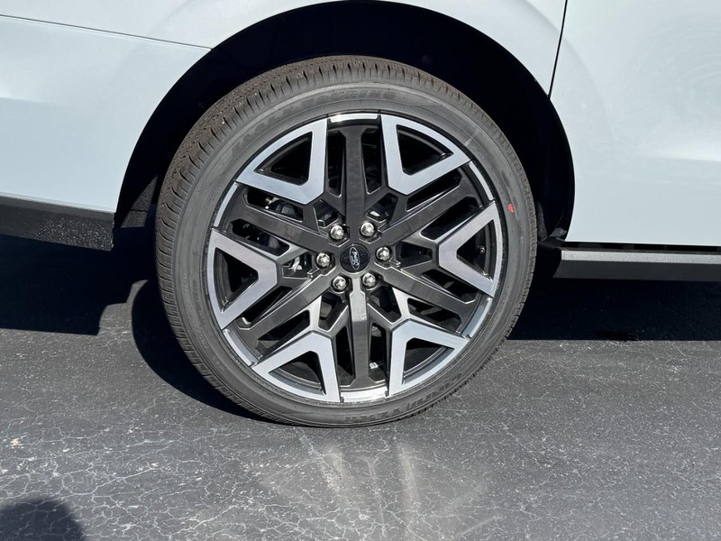 Ford Expedition Max Vehicle Image 04