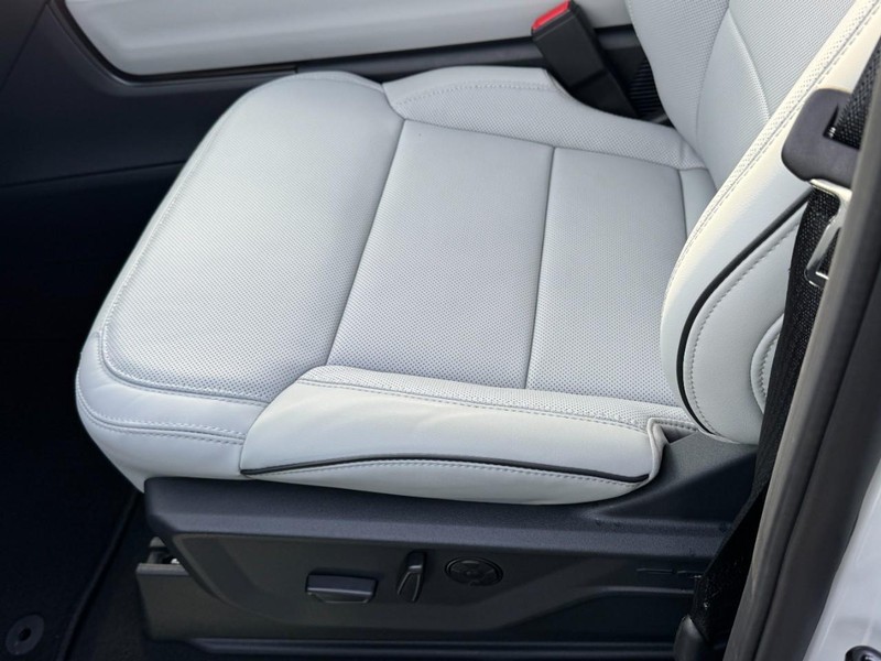 Ford Expedition Max Vehicle Image 17