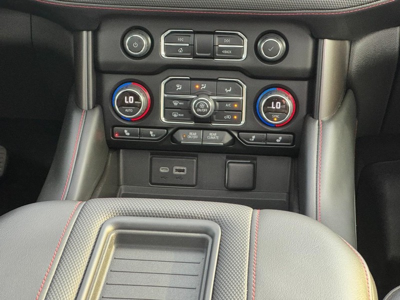 Chevrolet Tahoe Vehicle Full-screen Gallery Image 15