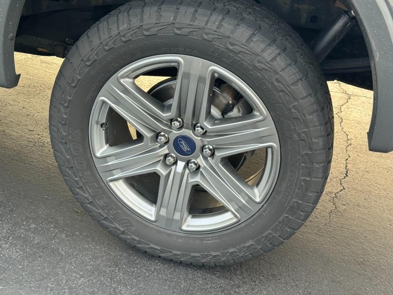 Ford F-150 Vehicle Full-screen Gallery Image 07