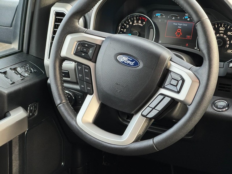 Ford F-150 Vehicle Full-screen Gallery Image 12