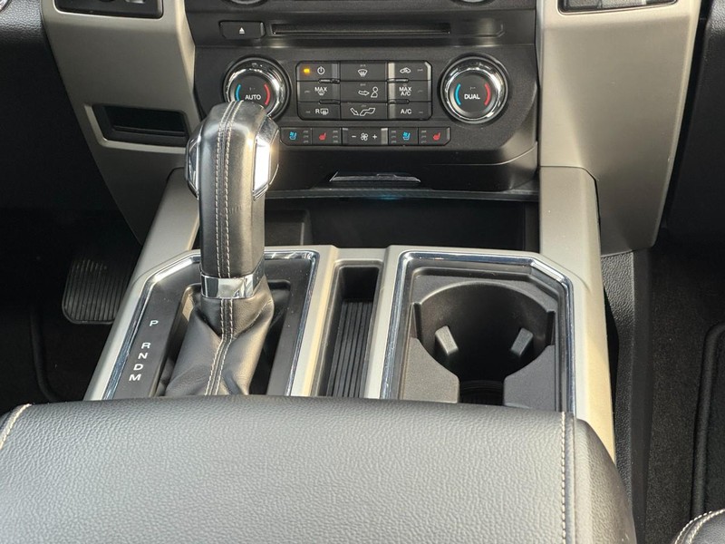 Ford F-150 Vehicle Full-screen Gallery Image 14