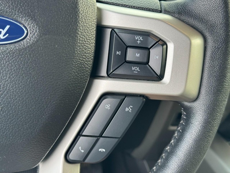 Ford F-150 Vehicle Full-screen Gallery Image 19