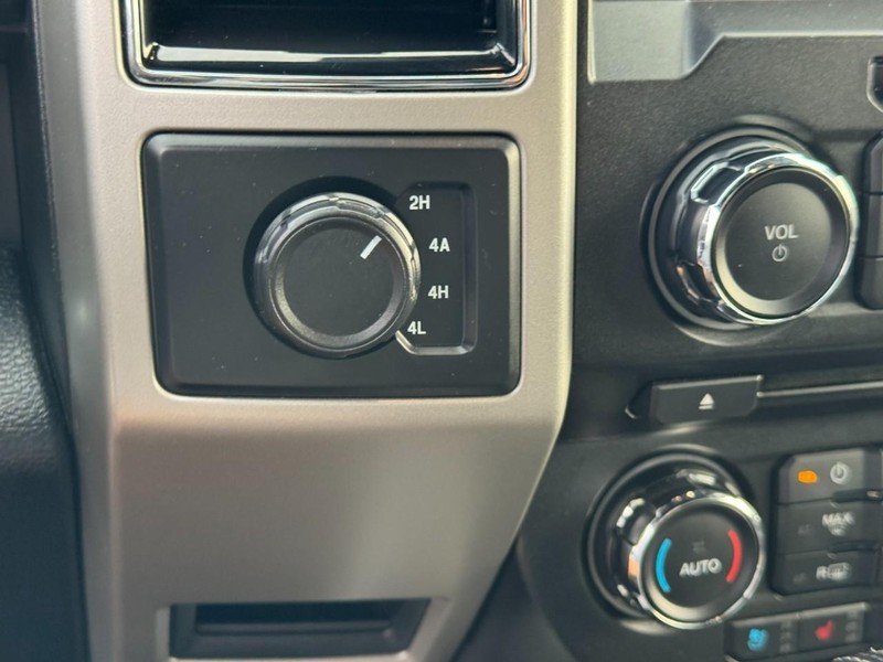 Ford F-150 Vehicle Full-screen Gallery Image 21