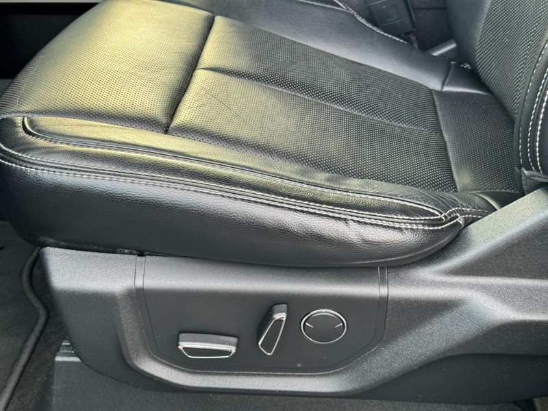 Ford F-150 Vehicle Full-screen Gallery Image 25