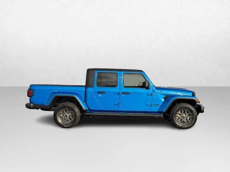 Jeep Gladiator Vehicle Image 02