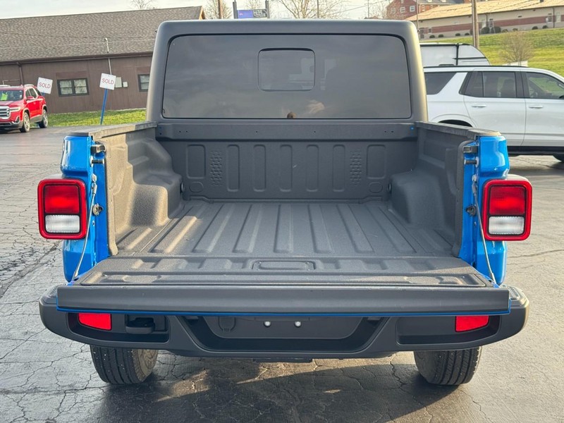 Jeep Gladiator Vehicle Image 04