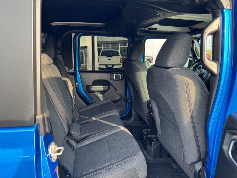 Jeep Gladiator Vehicle Image 10