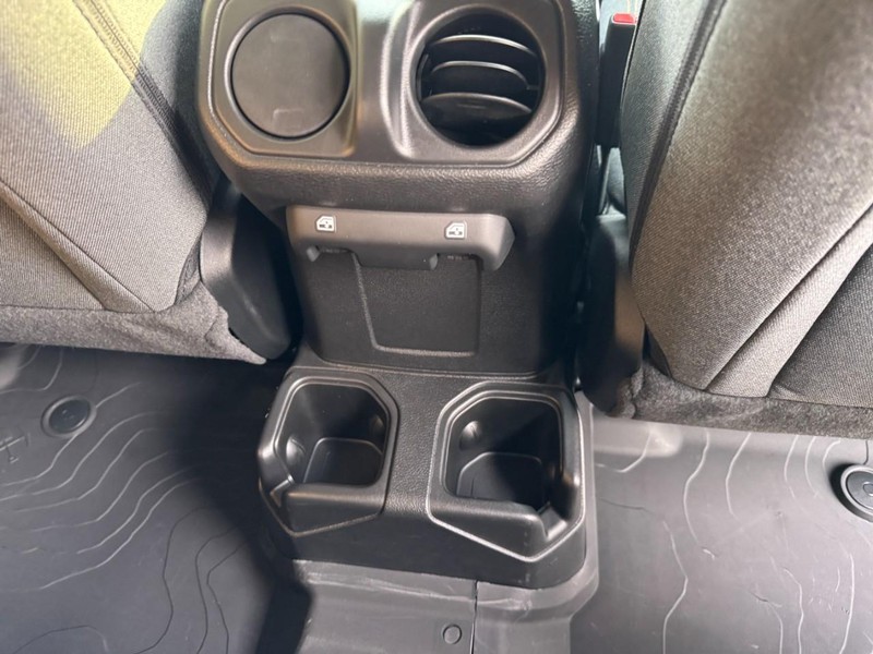 Jeep Gladiator Vehicle Image 16