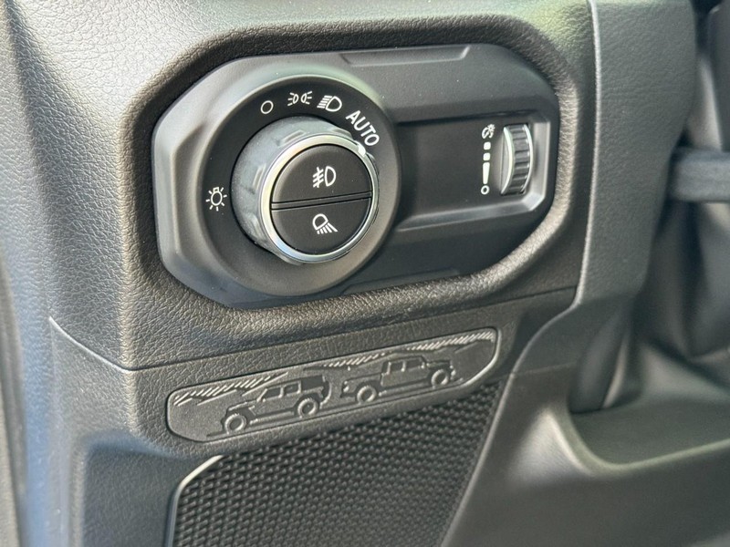 Jeep Gladiator Vehicle Image 17