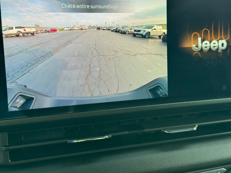 Jeep Gladiator Vehicle Image 21