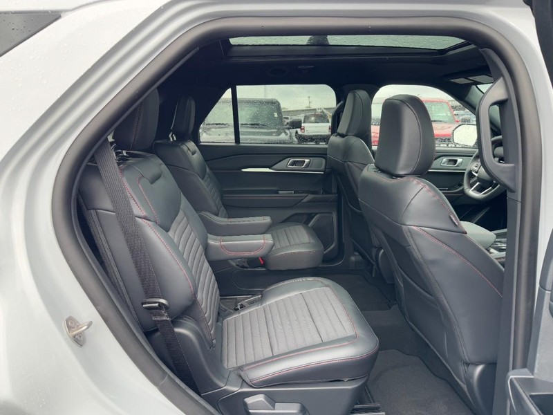 Ford Explorer Vehicle Image 05