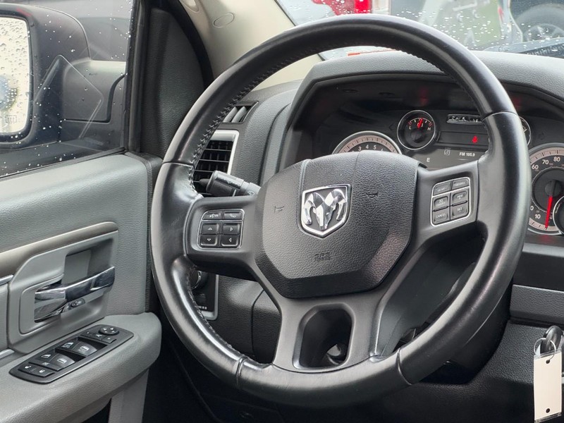 Ram 1500 Classic Vehicle Image 12