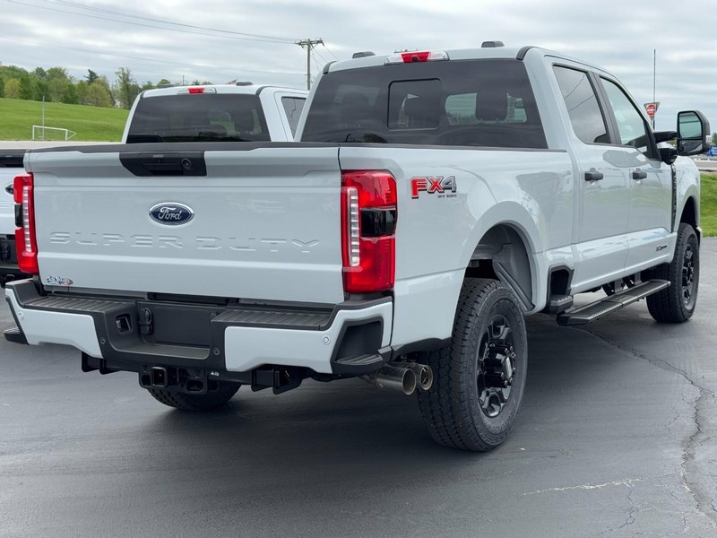 Ford Super Duty F-250 SRW Vehicle Image 03