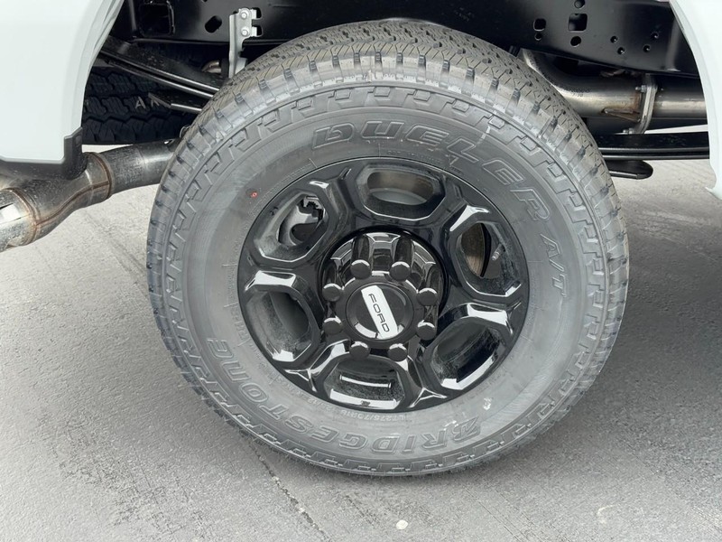 Ford Super Duty F-250 SRW Vehicle Image 04