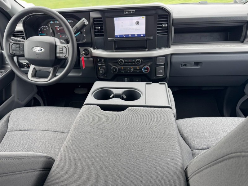 Ford Super Duty F-250 SRW Vehicle Image 06