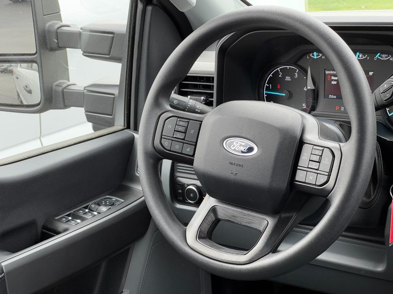 Ford Super Duty F-250 SRW Vehicle Image 07