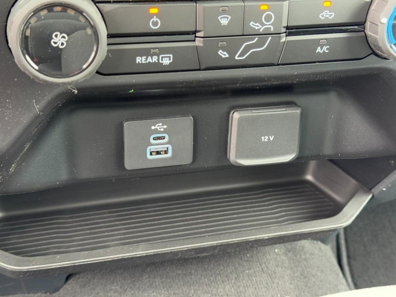 Ford Super Duty F-250 SRW Vehicle Image 13