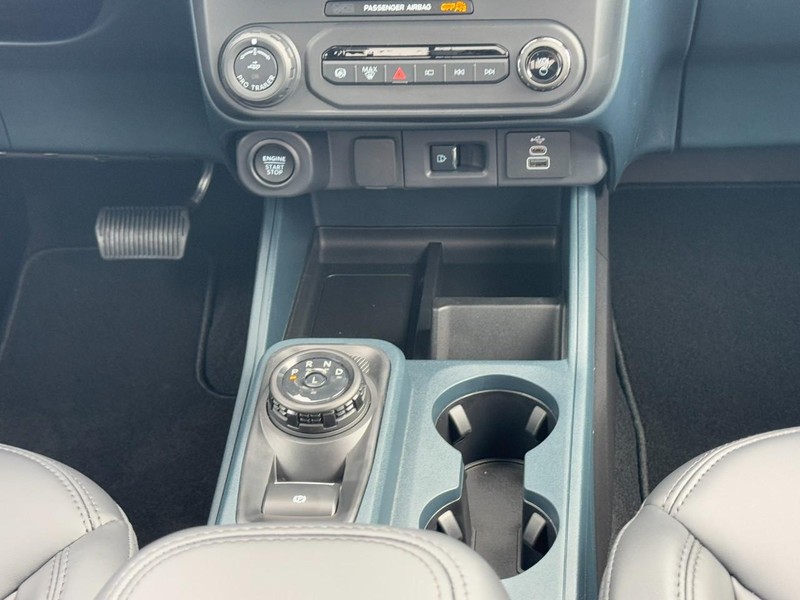 Ford Maverick Vehicle Image 09