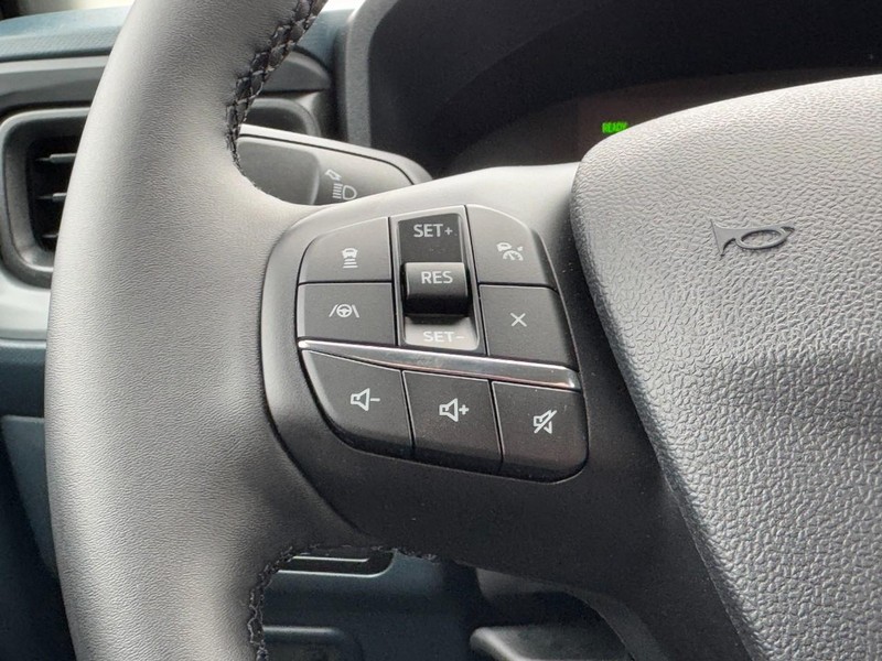 Ford Maverick Vehicle Image 10