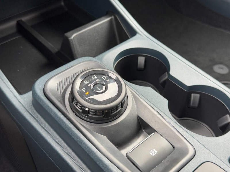 Ford Maverick Vehicle Image 12