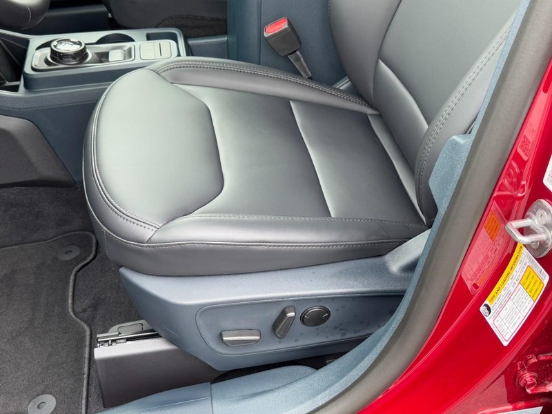 Ford Maverick Vehicle Image 16
