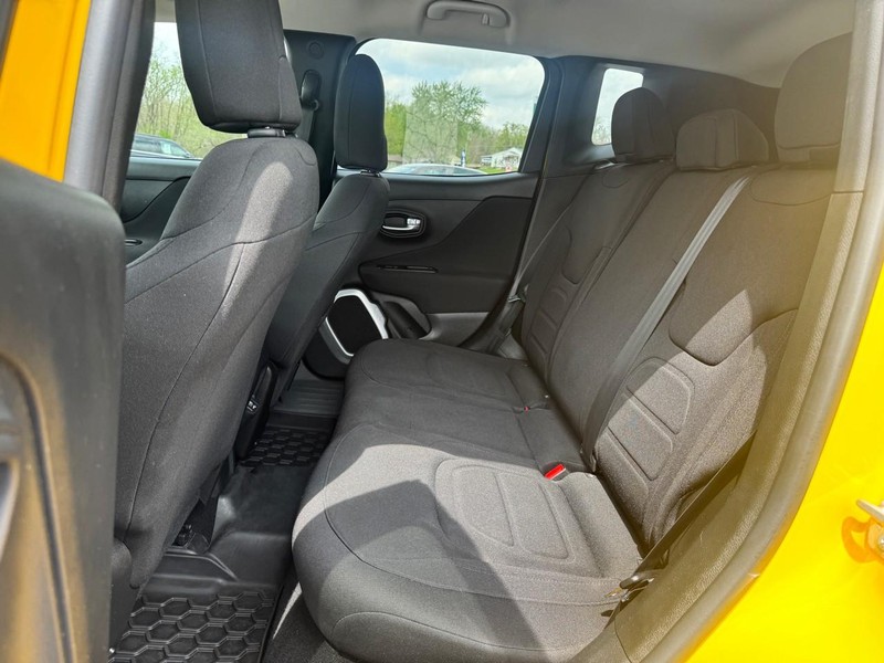 Jeep Renegade Vehicle Image 10