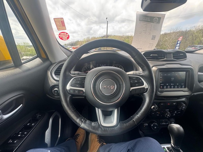Jeep Renegade Vehicle Image 12