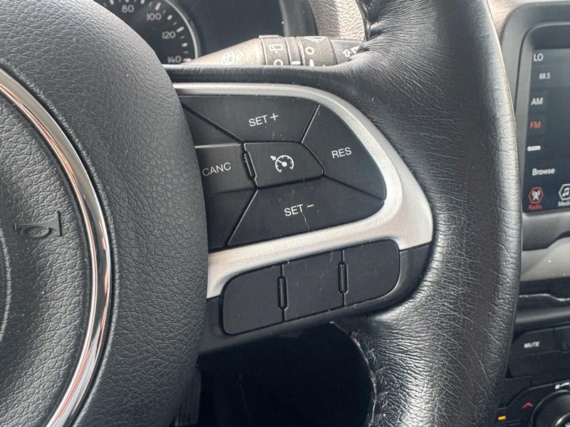 Jeep Renegade Vehicle Image 14