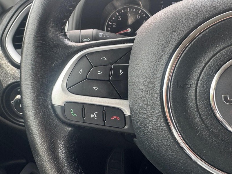 Jeep Renegade Vehicle Image 15