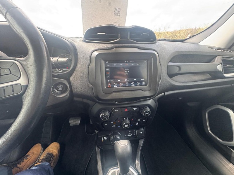 Jeep Renegade Vehicle Image 16