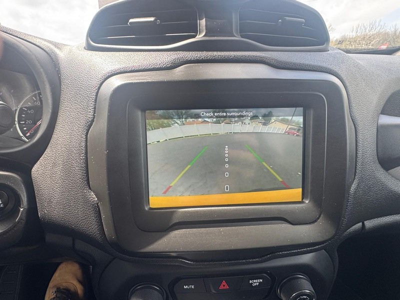 Jeep Renegade Vehicle Image 19