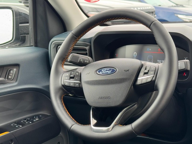 Ford Maverick Vehicle Full-screen Gallery Image 12