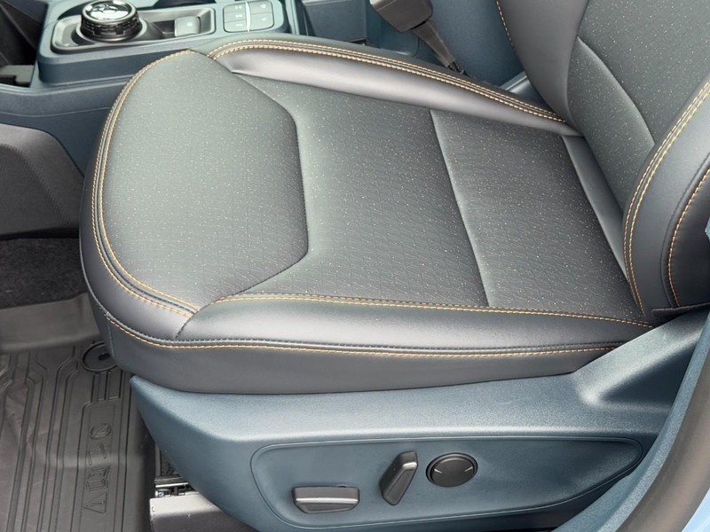 Ford Maverick Vehicle Full-screen Gallery Image 24