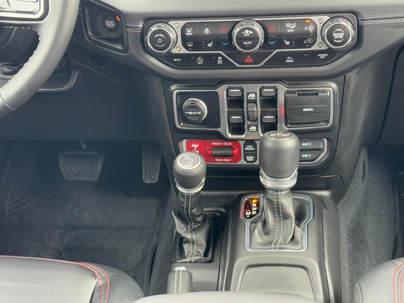 Jeep Wrangler Vehicle Image 14
