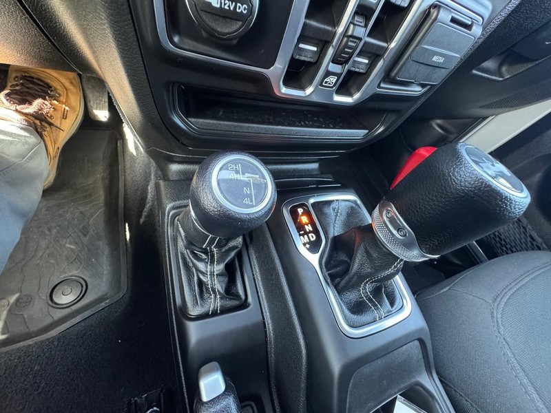 Jeep Wrangler Vehicle Image 17