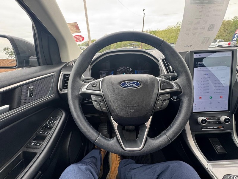 Ford Edge Vehicle Image 12