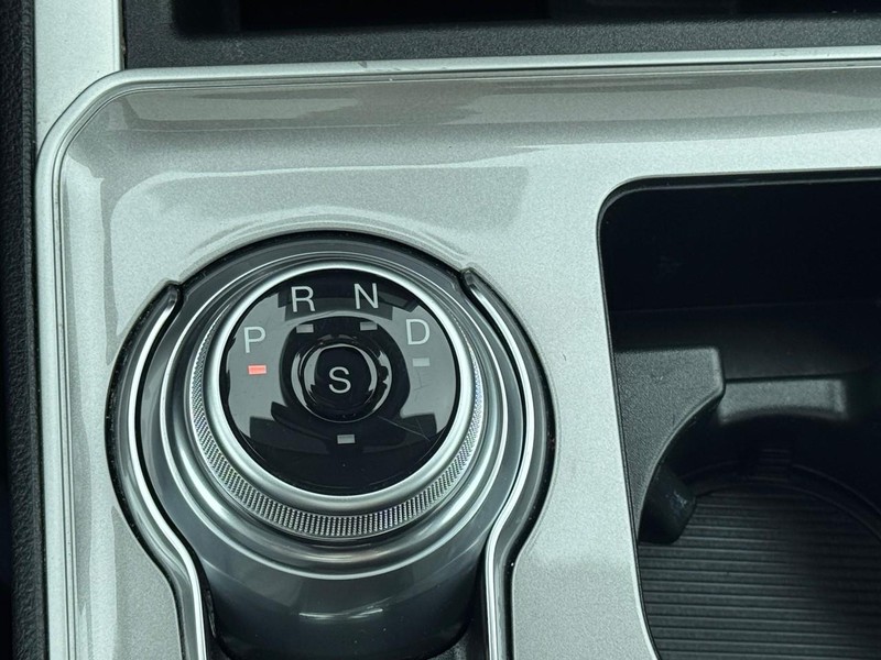 Ford Edge Vehicle Image 17