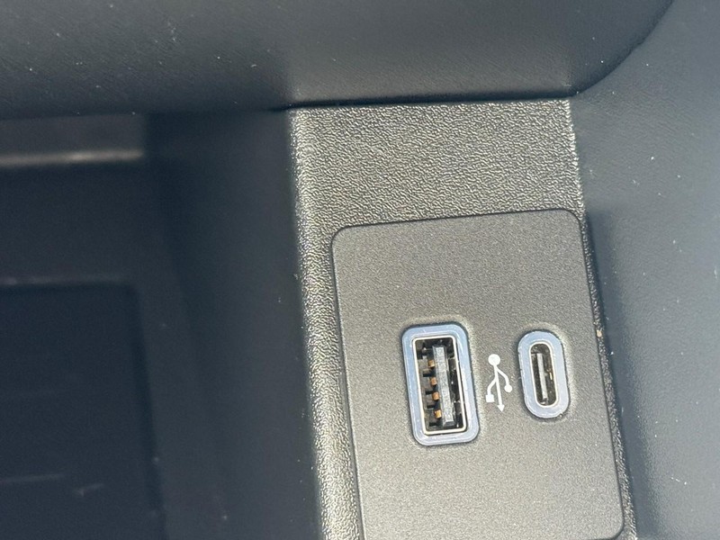 Ford Edge Vehicle Image 23