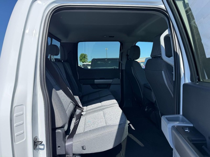 Ford Super Duty F-250 SRW Vehicle Image 05