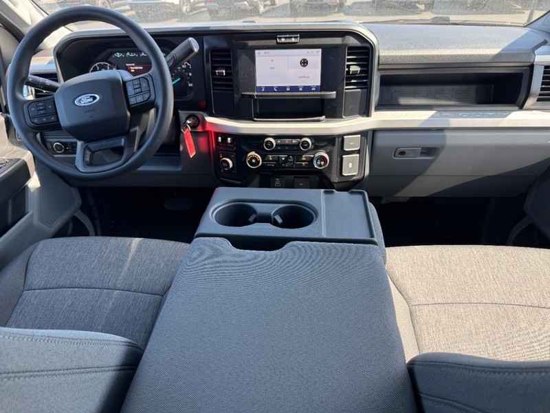 Ford Super Duty F-250 SRW Vehicle Image 06