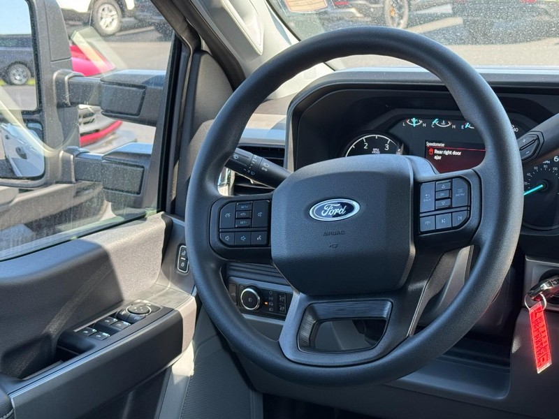 Ford Super Duty F-250 SRW Vehicle Image 07