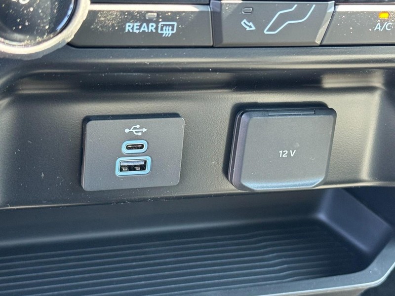 Ford Super Duty F-250 SRW Vehicle Image 12