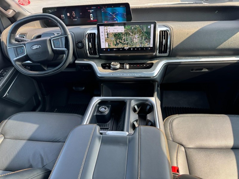 Ford Expedition Vehicle Image 12