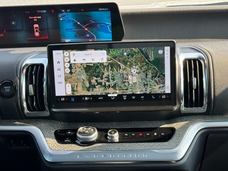 Ford Expedition Vehicle Image 14